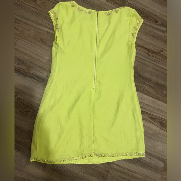 Guess By Marciano Bright Yellow Shift Dress With Gold Studs - Picture 3 of 5
